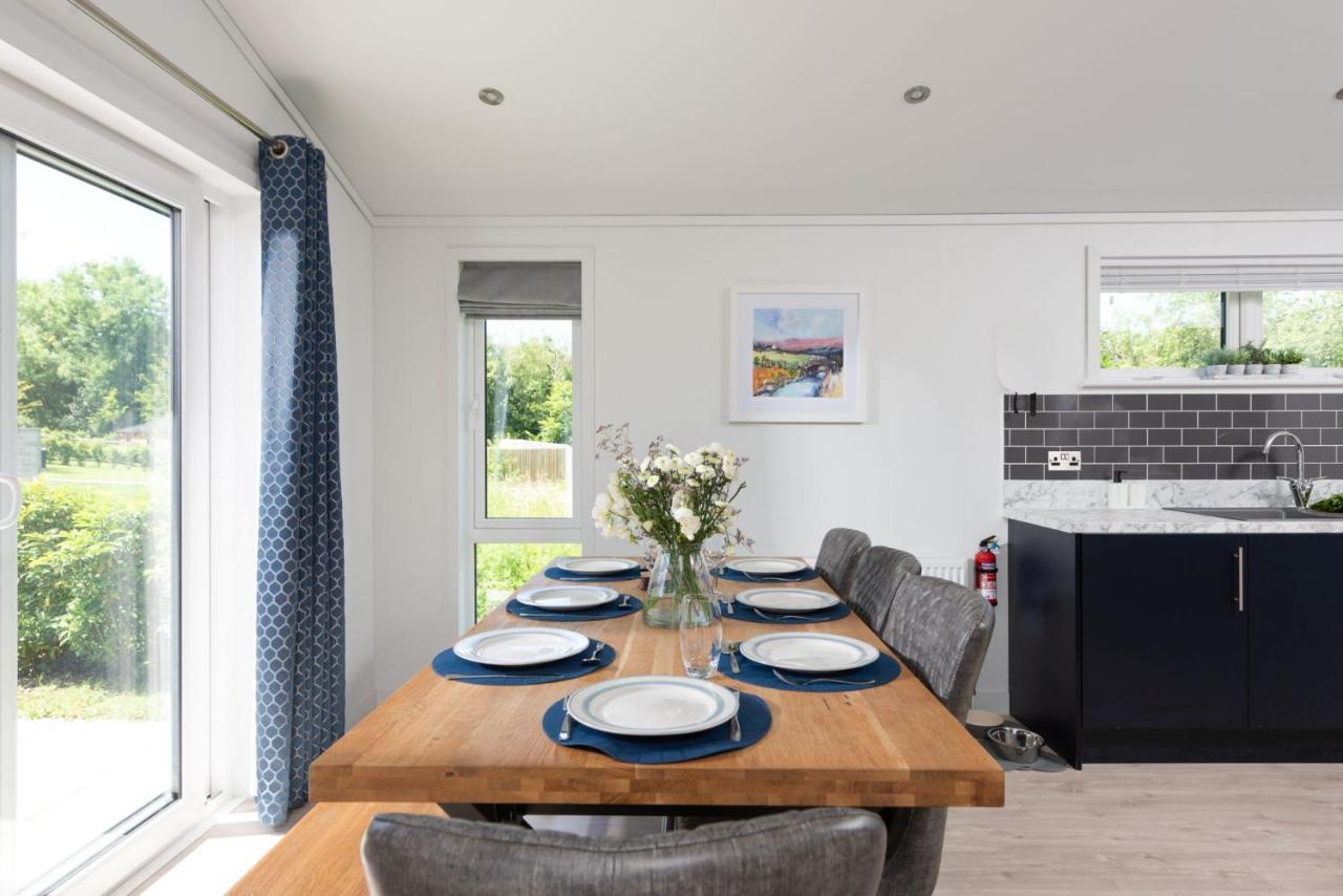 Buttercup Lodge, 33 Roadford Lake Lodges Lifton Luaran gambar